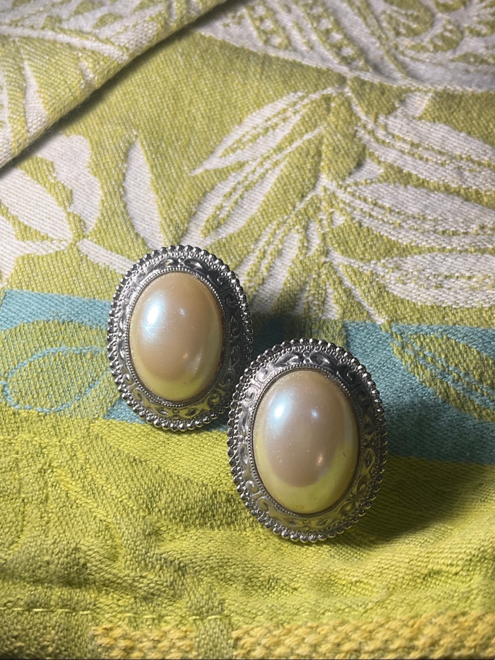 Source Unknown Cream Faux-Pearl Oval Silver Clip-On Earrings